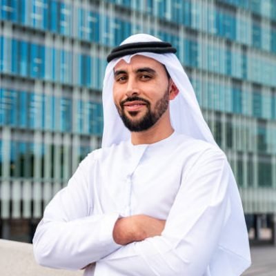 Arab middle-eastern man wearing emirati kandura traditional clothing in the city - Arabian muslim businessman strolling in urban business centre.